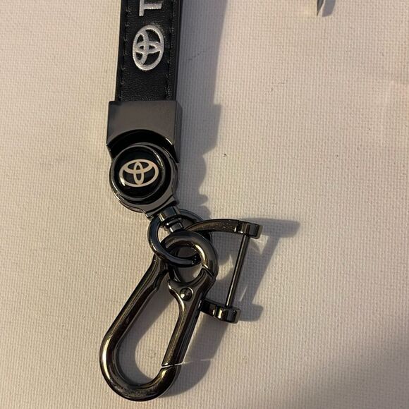 Toyota Logo key fob Keychain in Black leather with black/silver key fob case NWT - Picture 7 of 9